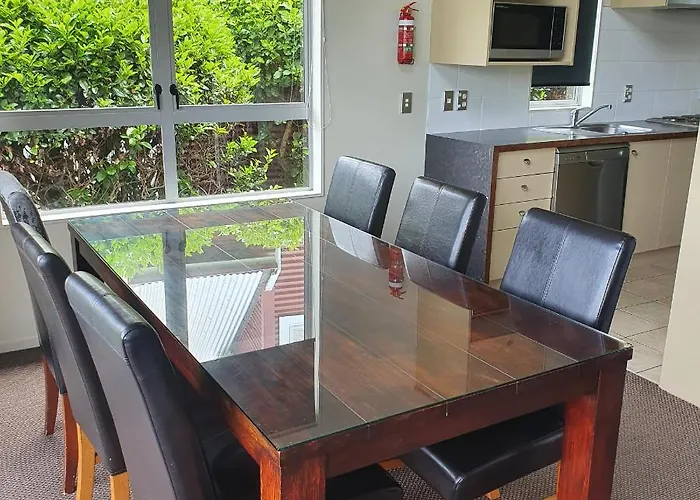 Kiwi On The 3 Bedroom,chalet Rotorua